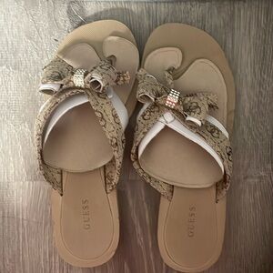 Guess flip-flops size 6 NWOT